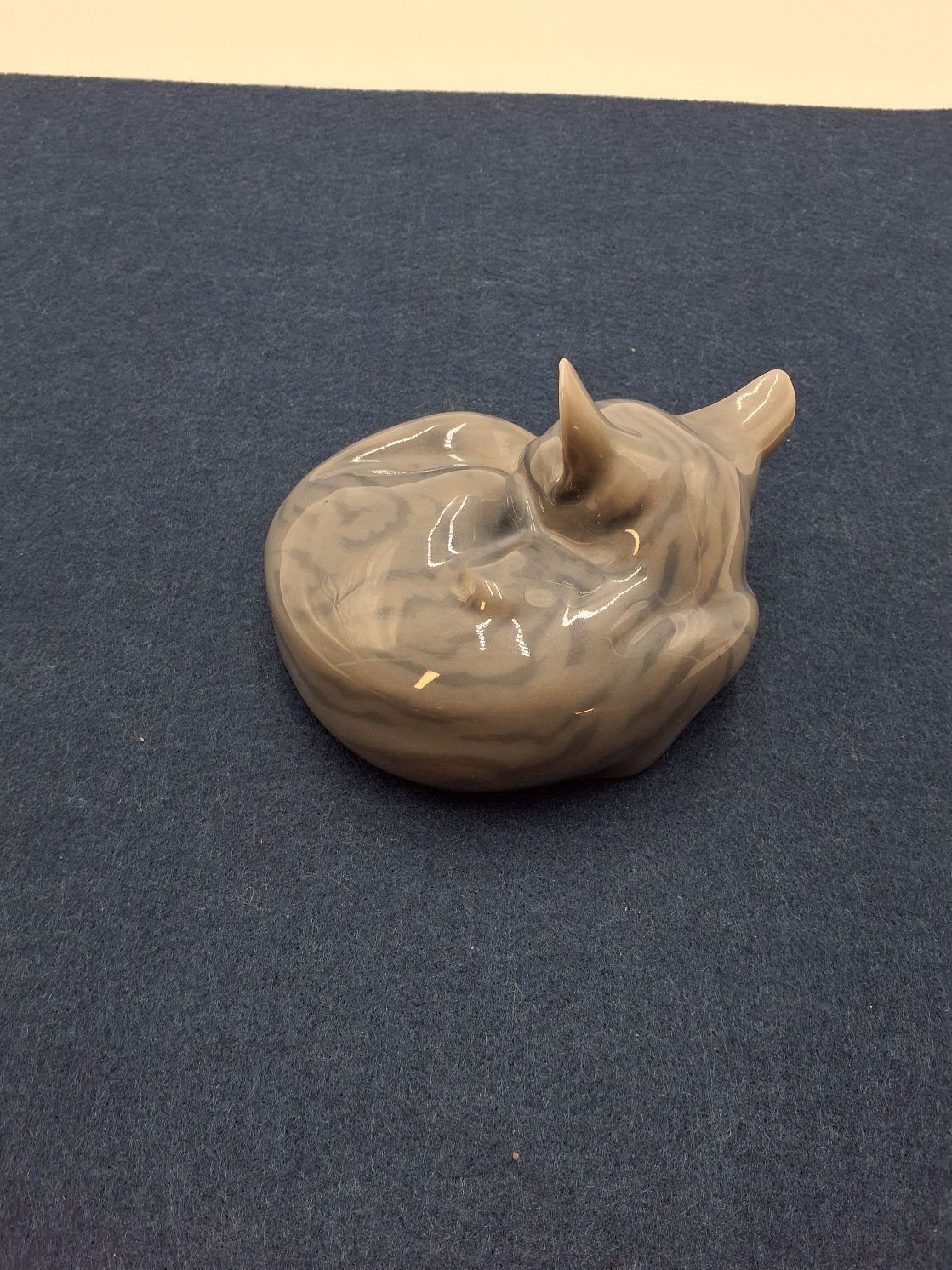 Sovende kat nr. 422. Royal Copenhagen